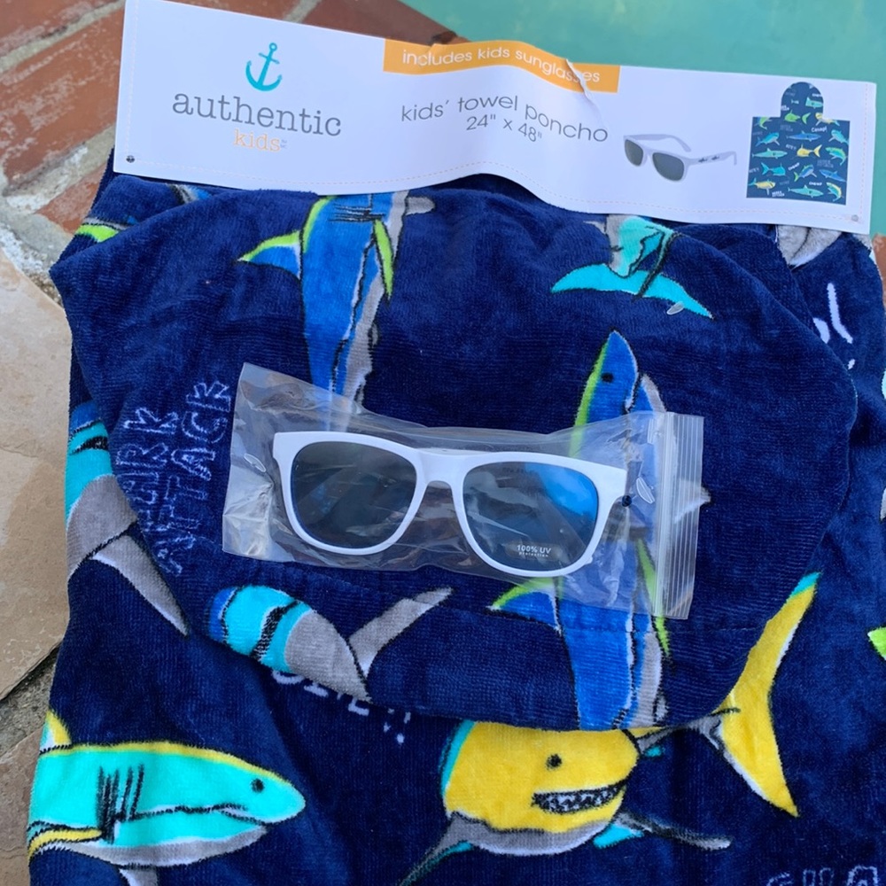 Authentic Kids’ beach towel poncho and sunglasses set